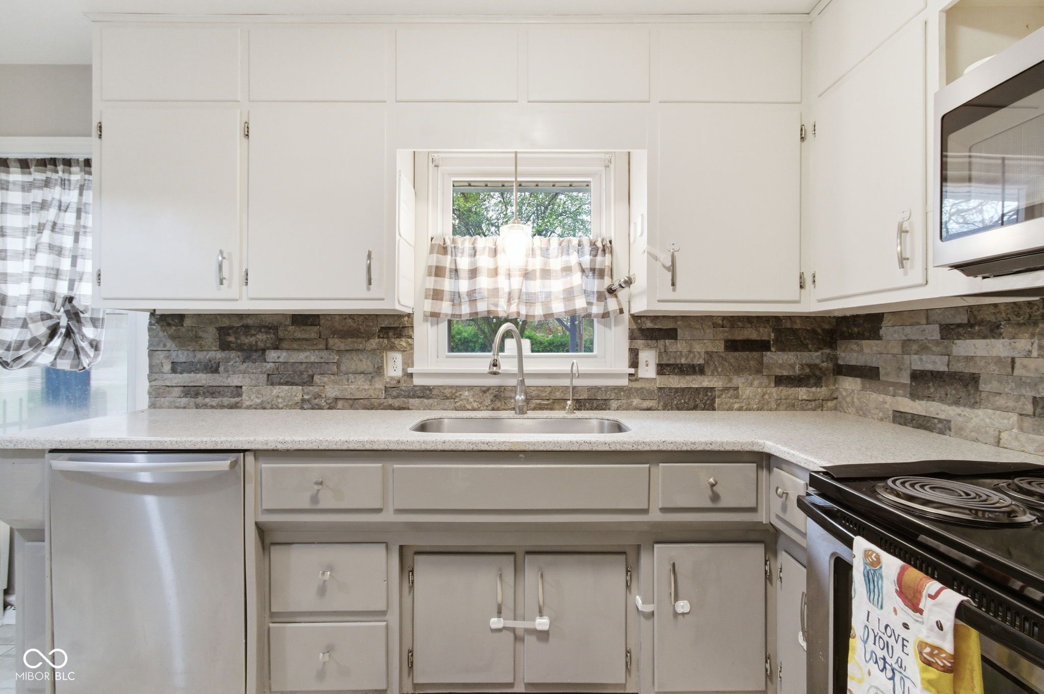 Image of 925 Shellbark Road