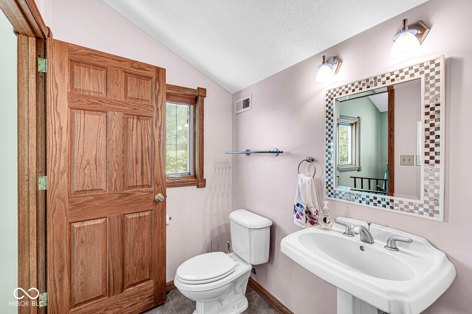 Image of 2205 Grant Boulevard